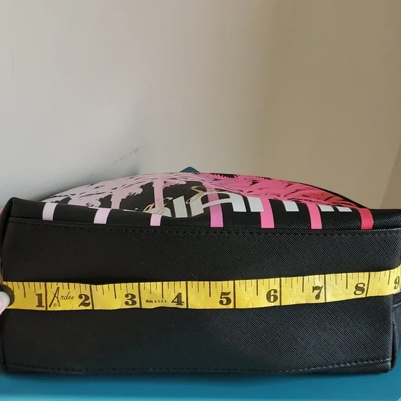 Victoria's Secret Miami cosmetic bag - Picture 5 of 7